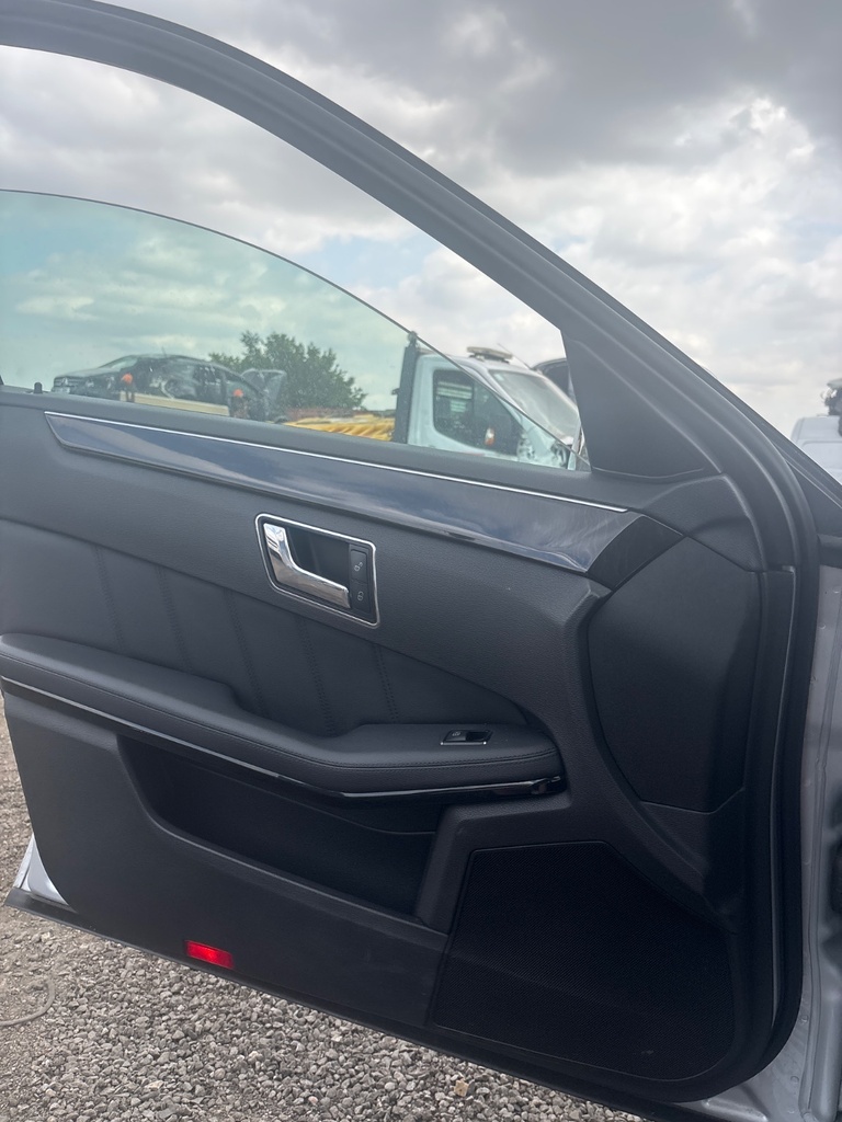 [EPE-115290] Panel interior de puerta delantera izquierdo Mercedes-Benz E-Class