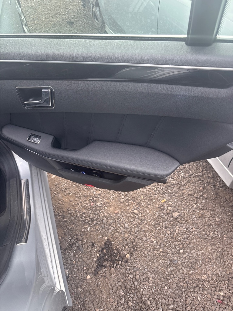 [EPE-115322] Panel interior de puerta trasera derecha Mercedes-Benz E-Class