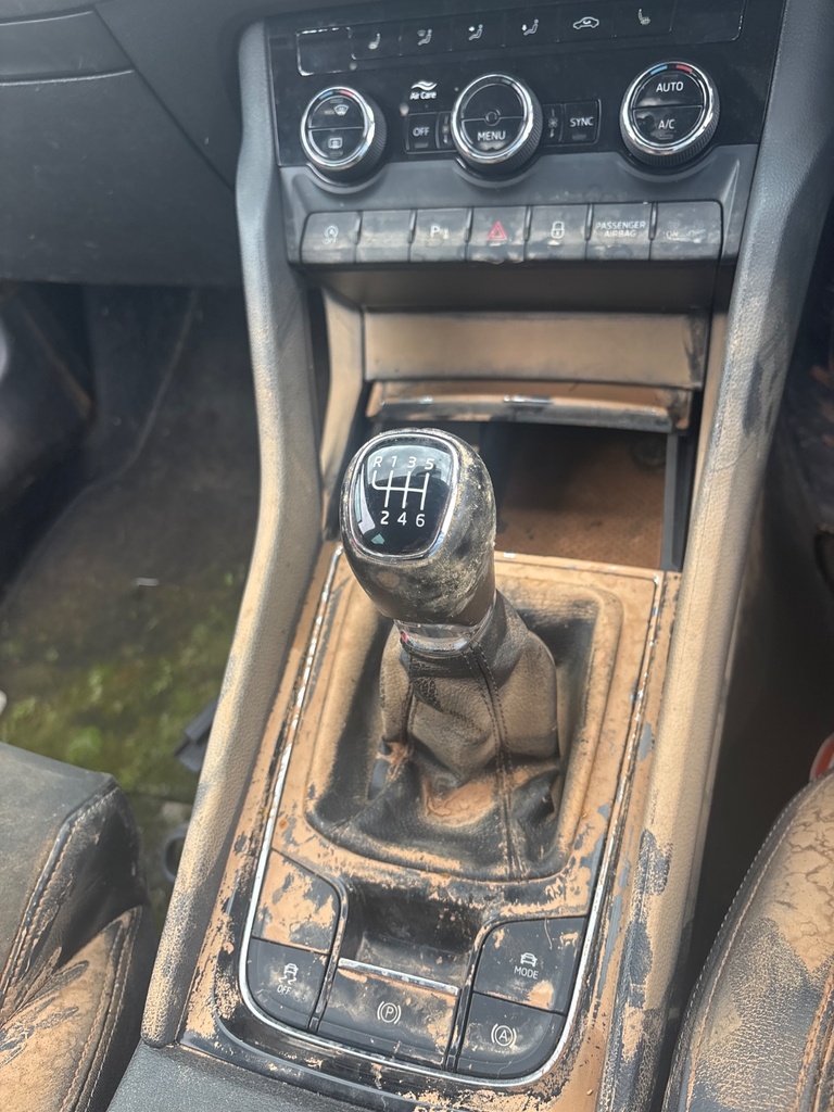 [EPE-115490] Consola central Skoda Karoq