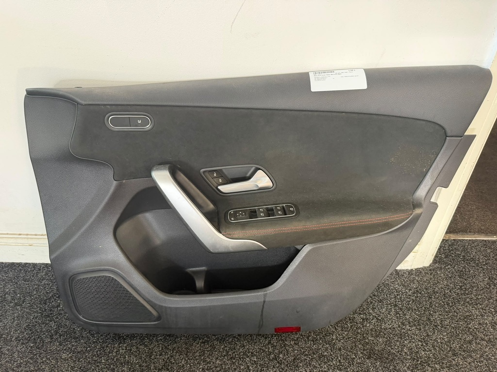 [EPE-116117] Panel interior de puerta delantera derecha Mercedes Clase A W177