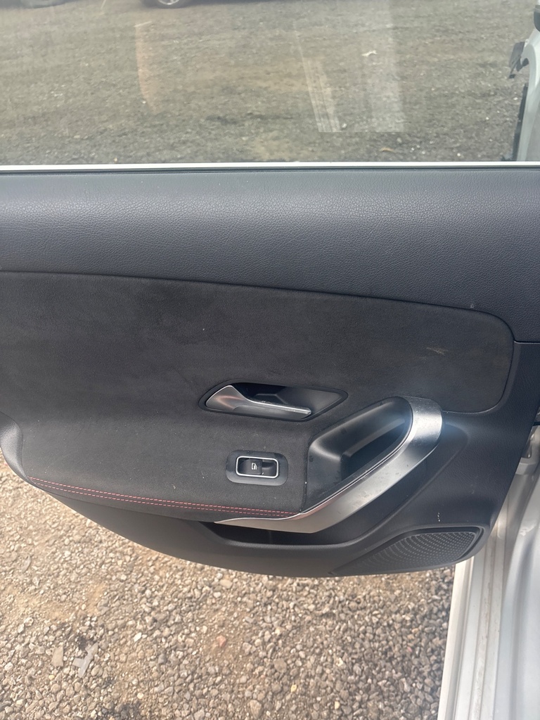 [EPE-116173] Panel interior de puerta trasera izquierda Mercedes Clase A W177