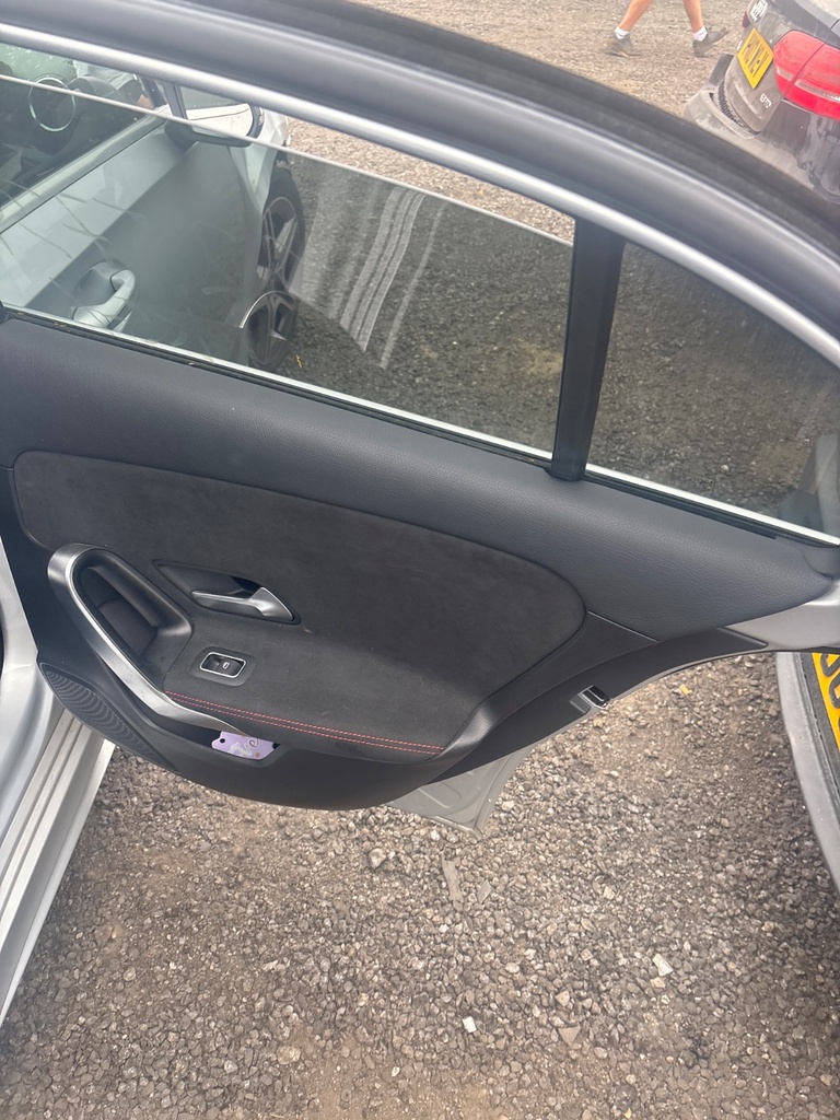 [EPE-116210] Panel interior de puerta trasera derecha Mercedes A-Klasse W177
