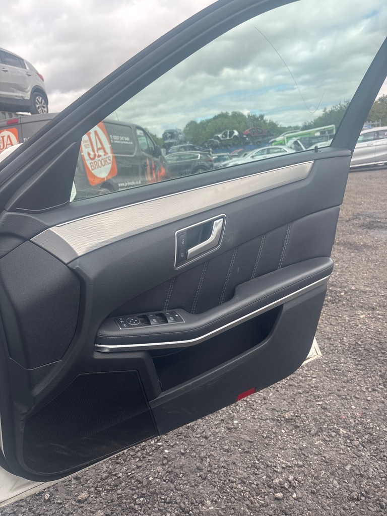 [EPE-116717] Panel interior de puerta delantera derecha Mercedes-Benz E-Class 2015