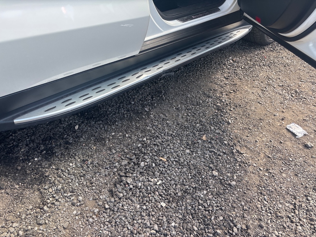 [EPE-117573] Faldón lateral derecho Mercedes-Benz Clase M