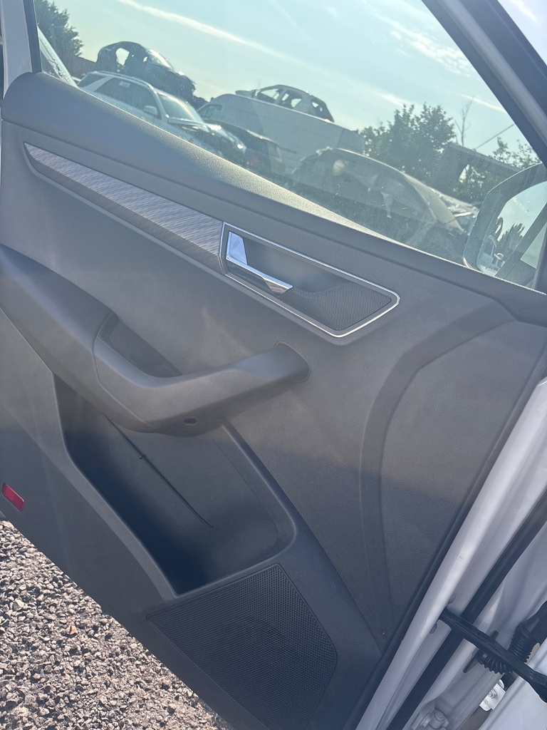 [EPE-117770] Panel interior de puerta delantera izquierda Skoda Karoq NU7