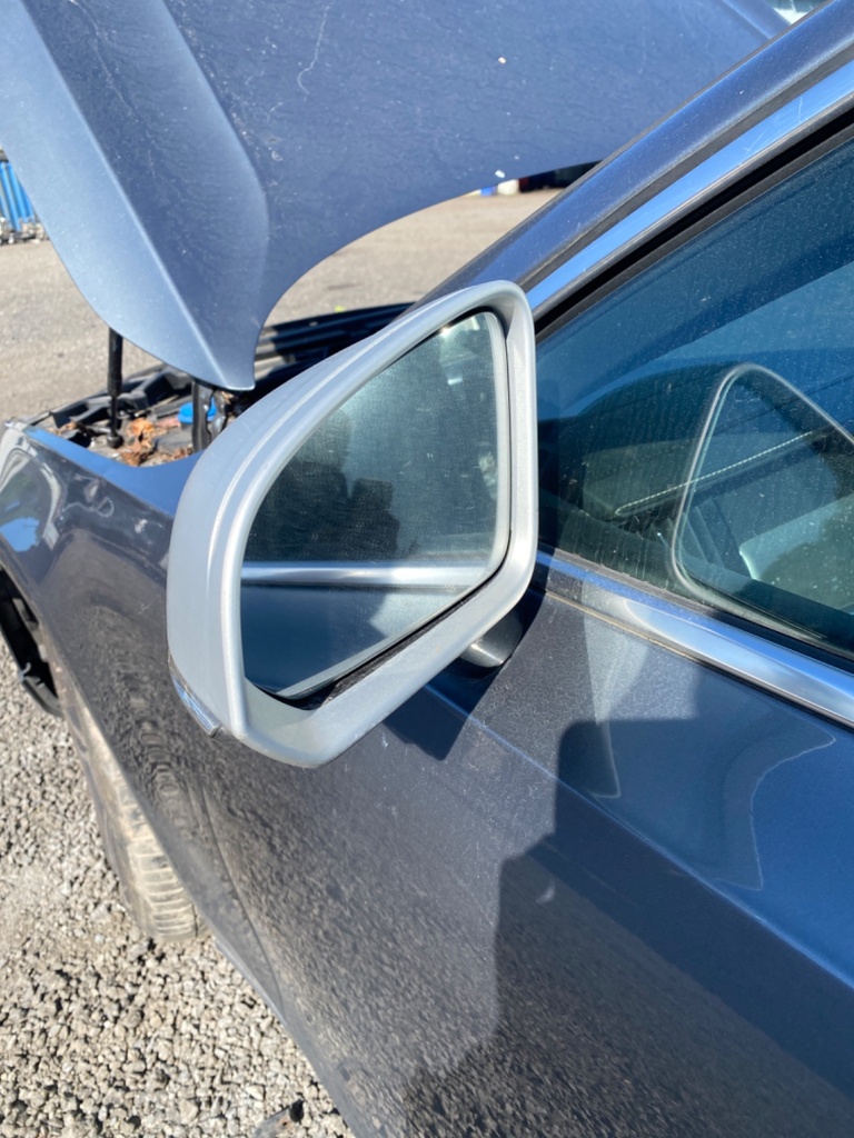 [EPE-102042] Panel interior de puerta delantera izquierda VOLVO V90 II Estate
