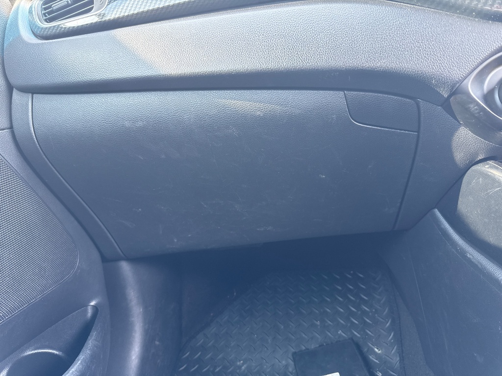 [EPE-105137] Montaje de la guantera Kia Carens IV