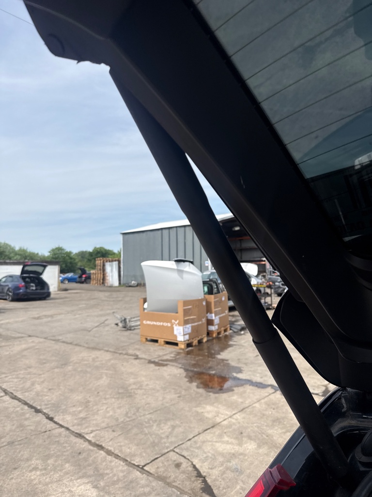[EPE-106018] Amortiguador de portón trasero izquierdo Volvo V90 2017