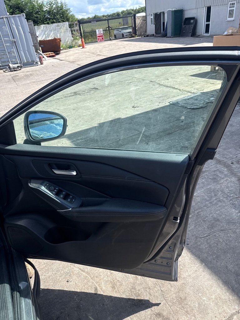 [EPE-107550] Panel interior de puerta delantera derecho Nissan Qashqai MK3