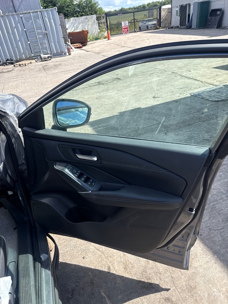 [EPE-107551] Panel de revestimiento interior puerta delantera derecho Nissan Qashqai