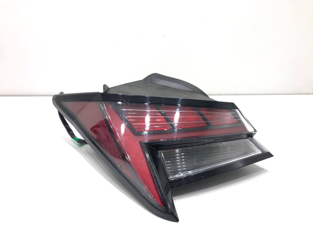 [STARK-817086] Piloto trasero izquierdo HYUNDAI ELANTRA VII sedan (CN7) 2020-2022