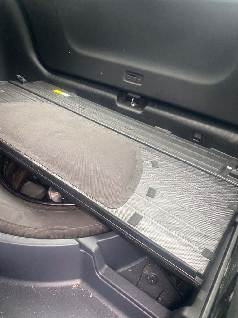 [EPE-108381] Tablero de cubierta de rueda de repuesto Kia Niro 2018