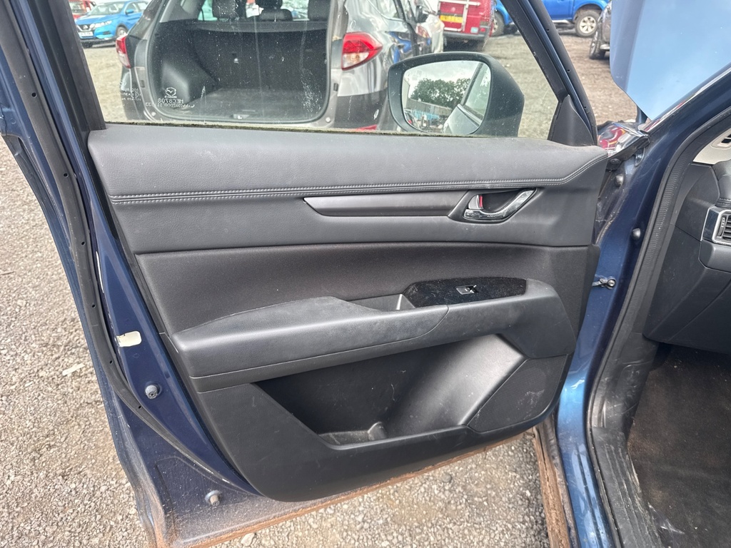 [EPE-109214] Panel interior puerta delantera izquierda Mazda CX-5 KF 2018