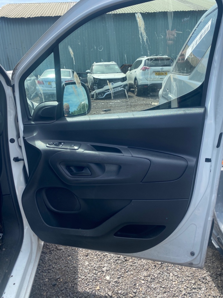 [EPE-109393] Panel interior de puerta delantera derecha Vauxhall Opel Combo E