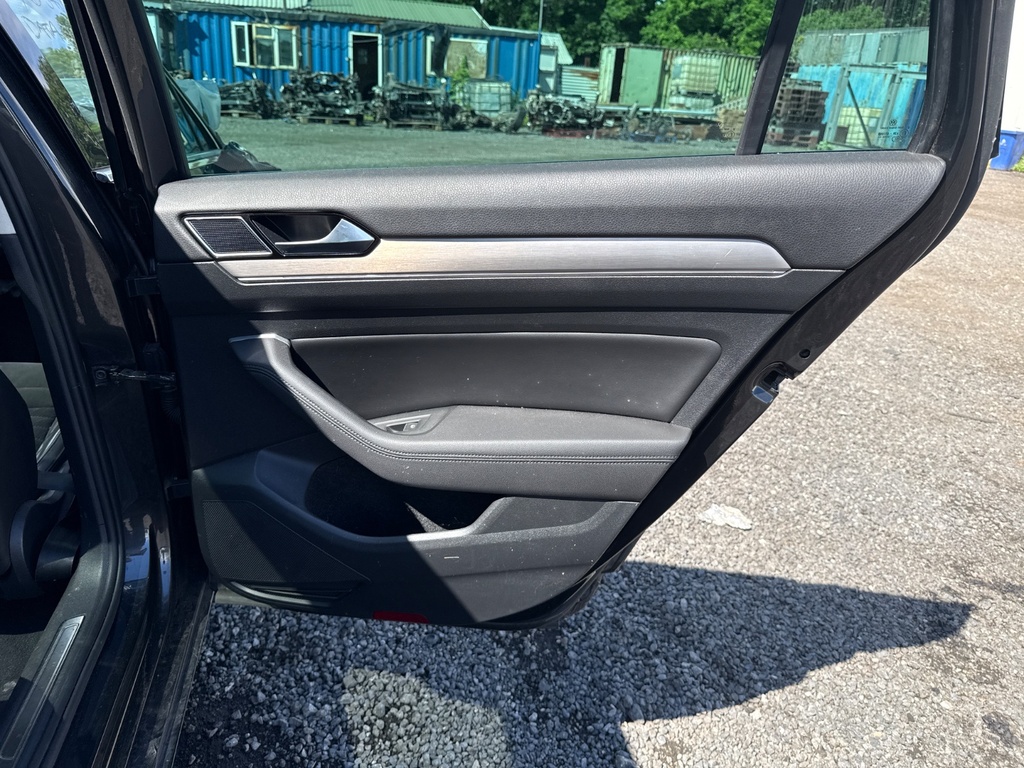 [EPE-109593] Panel interior puerta trasera derecha Volkswagen Passat