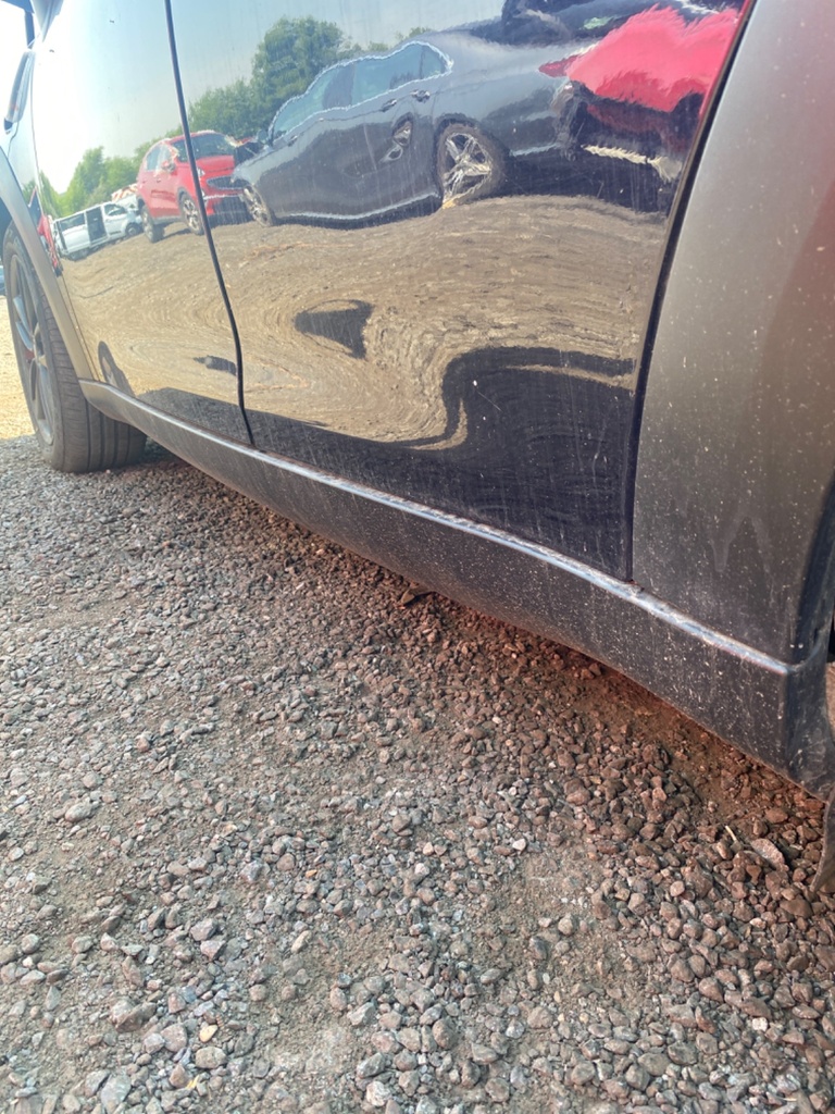 [EPE-110327] Faldón lateral izquierdo Mini Countryman 2015