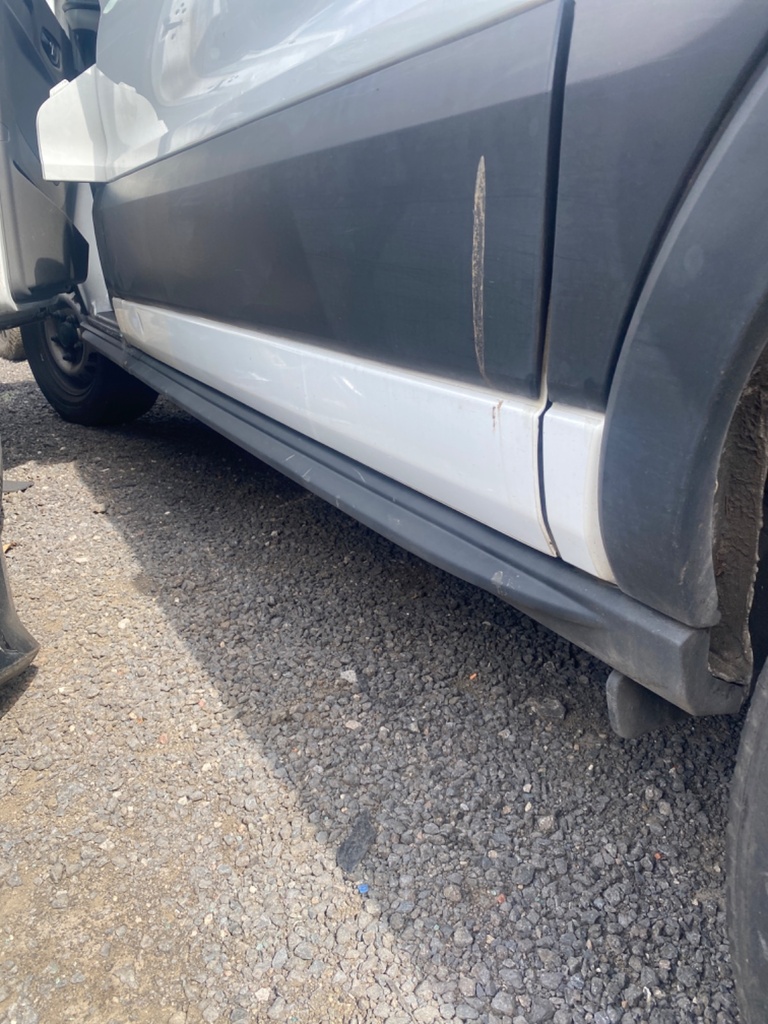 [EPE-110441] Faldón lateral izquierdo Ford Transit