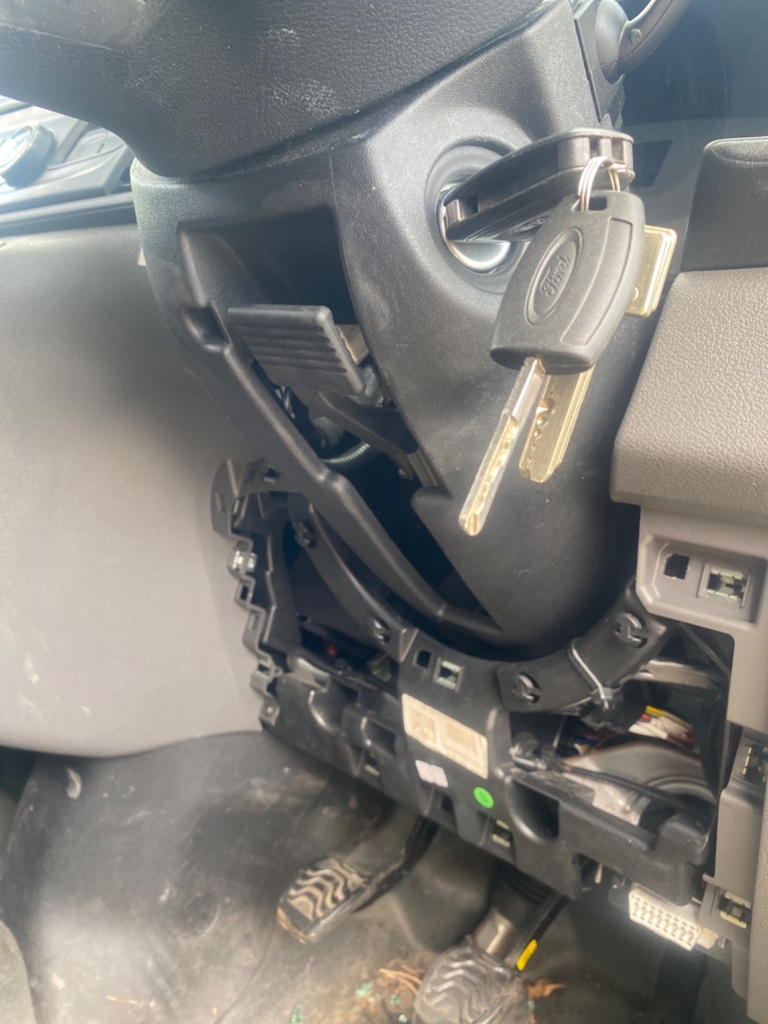 [EPE-110453] Columna de dirección Ford Transit