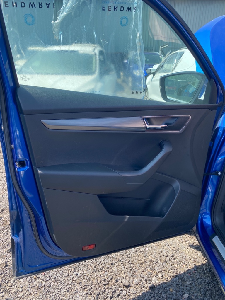 [EPE-110702] Panel interior de puerta delantera izquierdo Skoda Karoq 2021