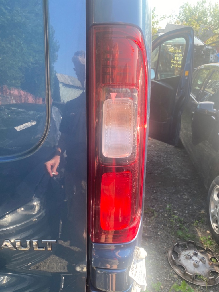 [EPE-110932] Piloto trasero derecho Renault Trafic III