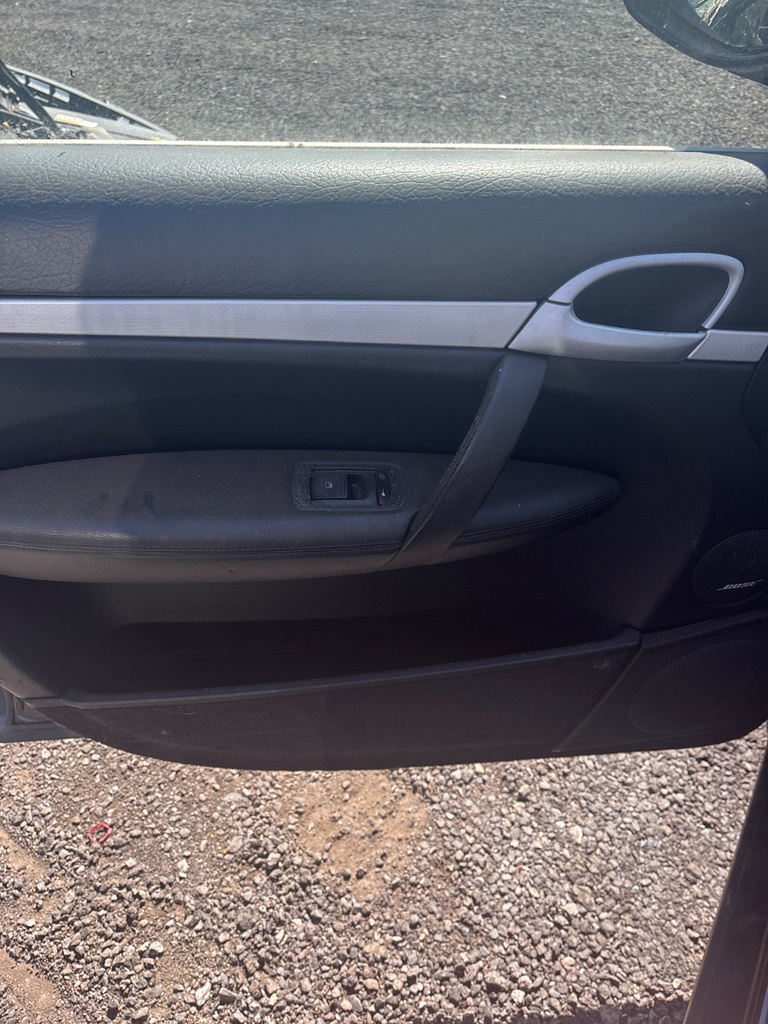 [EPE-112026] Panel interior de puerta delantera izquierda Porsche Cayenne