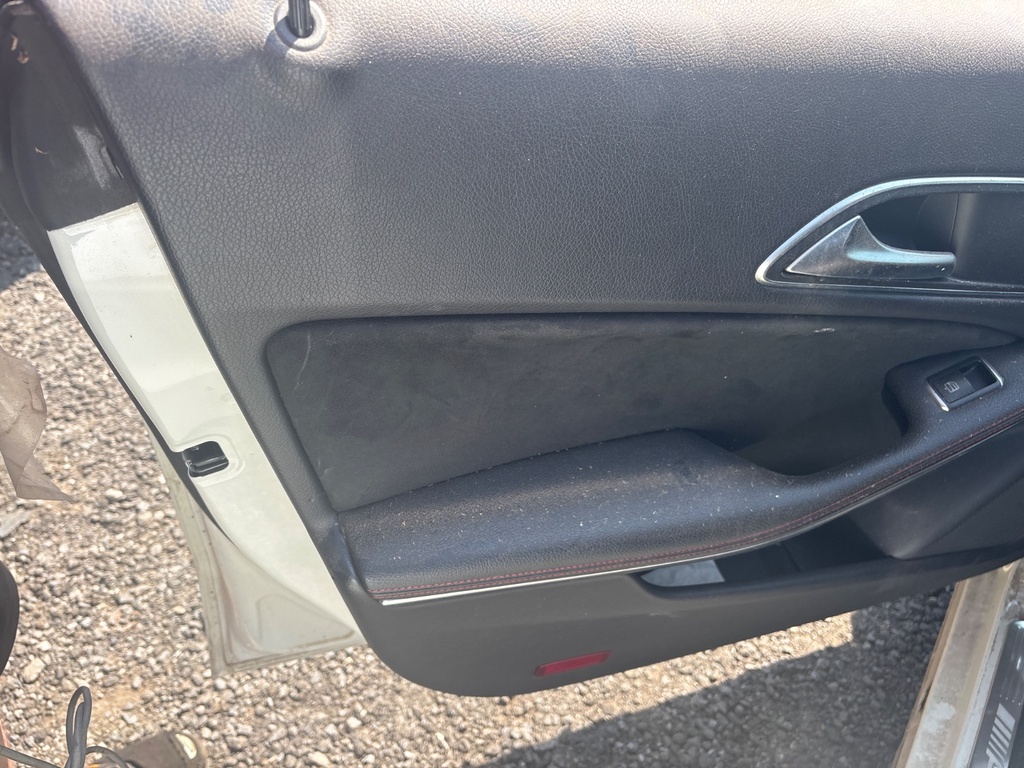 [EPE-113545] Panel interior de puerta delantera izquierdo Mercedes-Benz CLA X117 2015