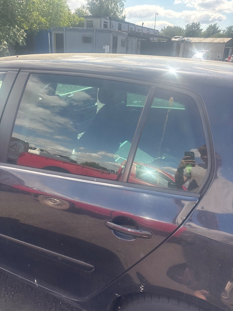 [EPE-118123] Puerta trasera izquierda VW Golf