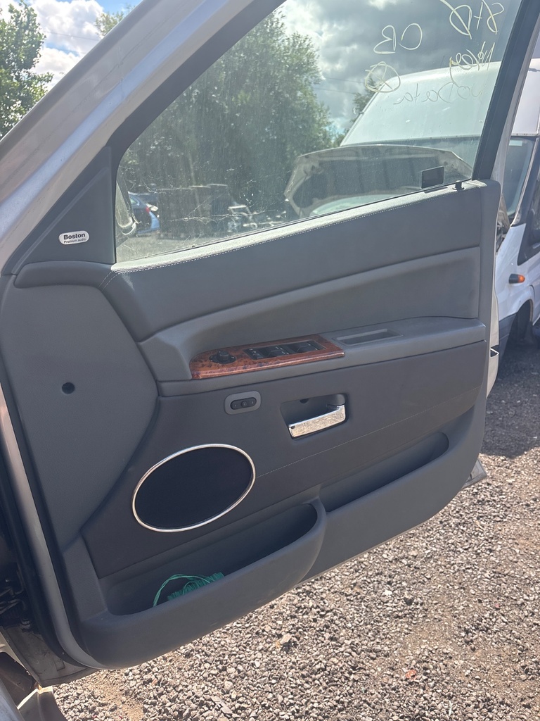 [EPE-119379] Panel interior de puerta delantera derecha Jeep Grand Cherokee