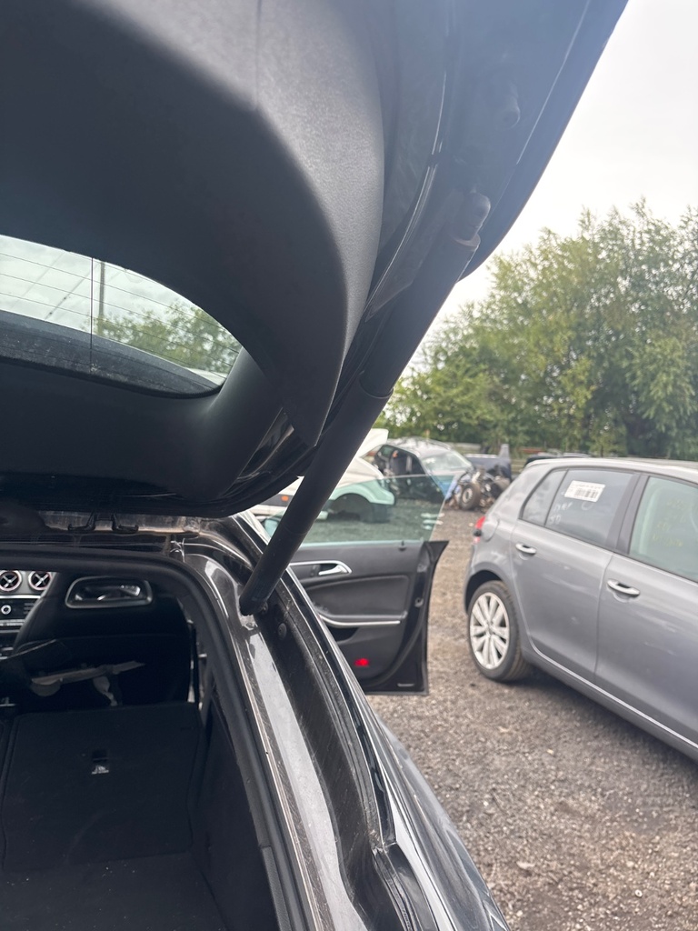[EPE-122195] Amortiguador de portón trasero derecho Mercedes-Benz CLA