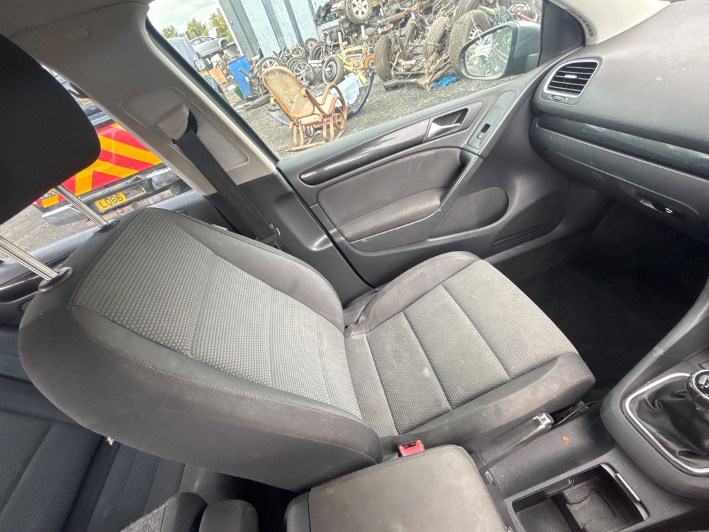 [EPE-122580] Asiento delantero izquierdo VW Golf VI 5K1