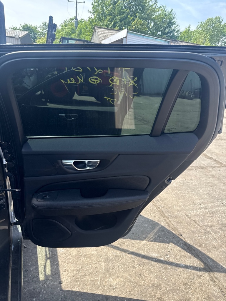 [EPE-105698] Panel interior puerta trasera derecha Volvo V60