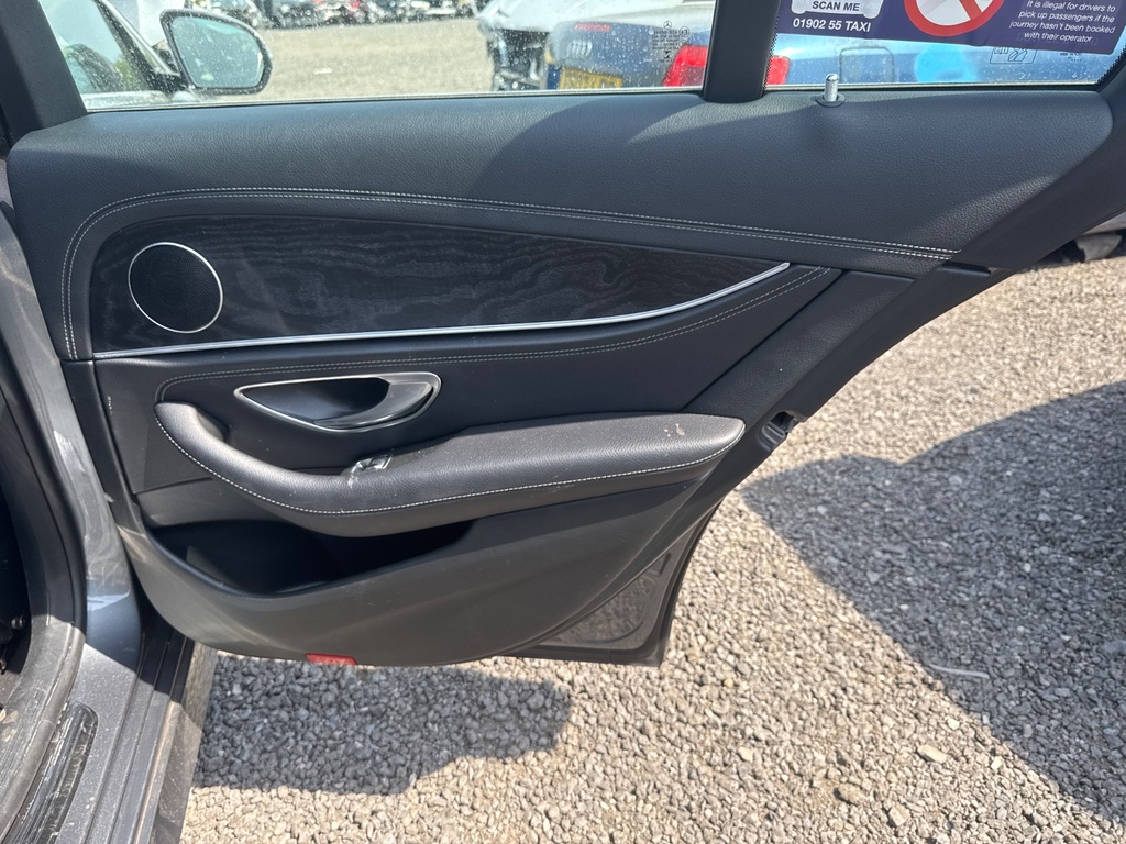 [EPE-106283] Tapizado interior puerta trasera derecha Mercedes-Benz Clase E W213