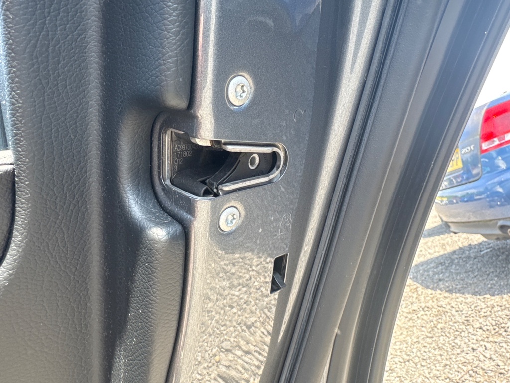 [EPE-106389] Cerradura de puerta trasera derecha Mercedes-Benz E-Class W213