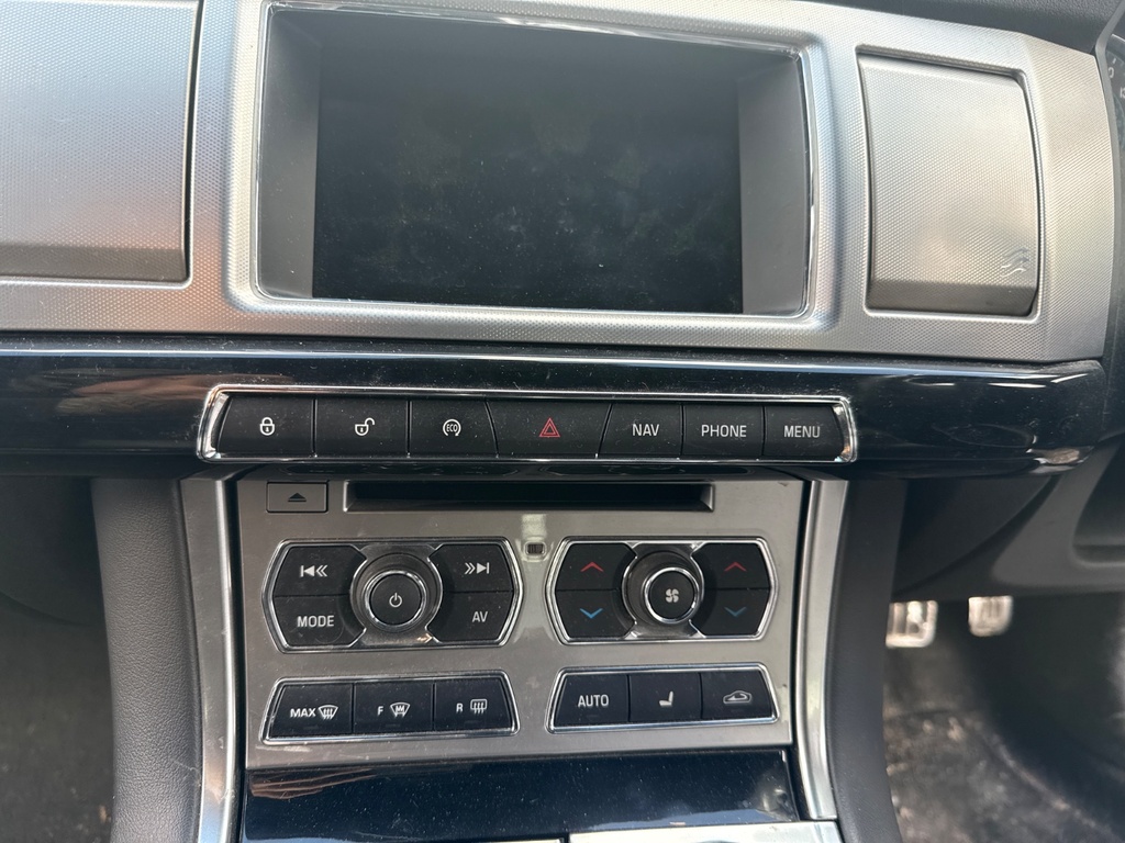 [EPE-109028] Unidad lectora CD de navegación Jaguar XF