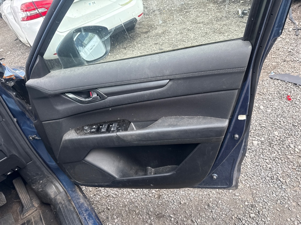 [EPE-109179] Panel interior de puerta delantera derecha Mazda CX-5 KF 2018