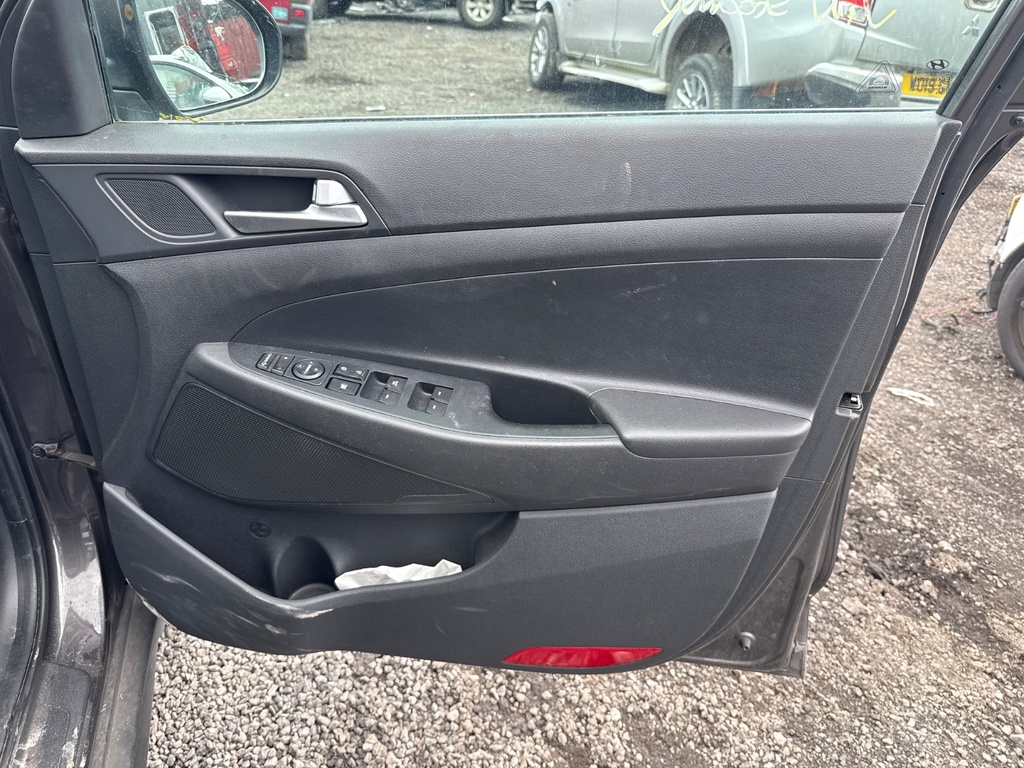 [EPE-109835] Panel interior de puerta delantera derecho Hyundai Tucson