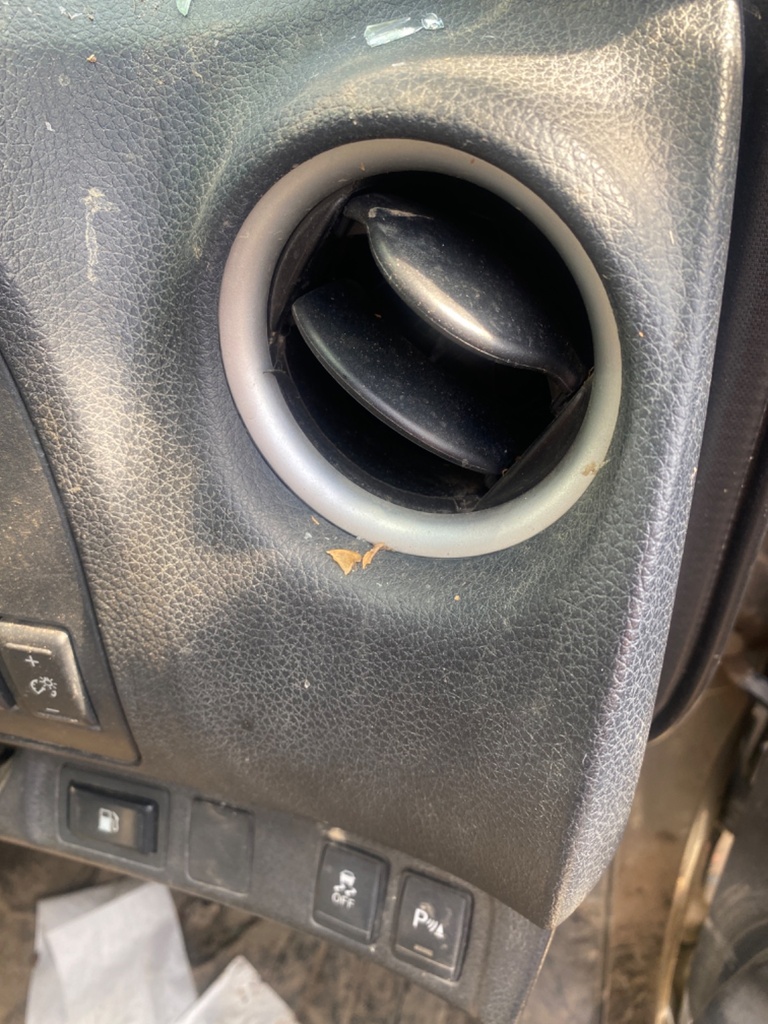 [EPE-110007] Conducto de ventilación Nissan Navara 2016