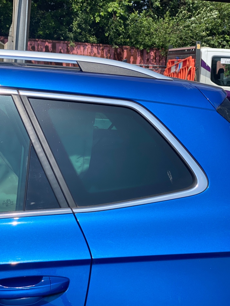 [EPE-110691] Cristal de puerta triángulo trasero izquierdo Skoda Karoq