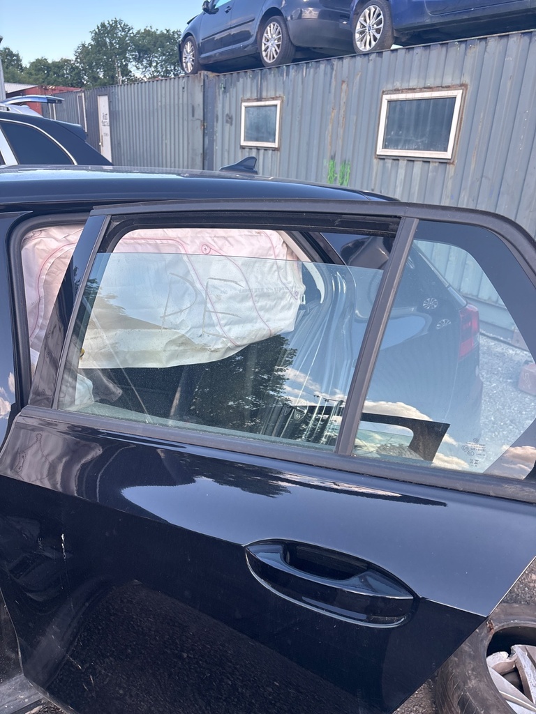 [EPE-111481] Cristal de puerta trasero izquierdo Vw Golf 2023
