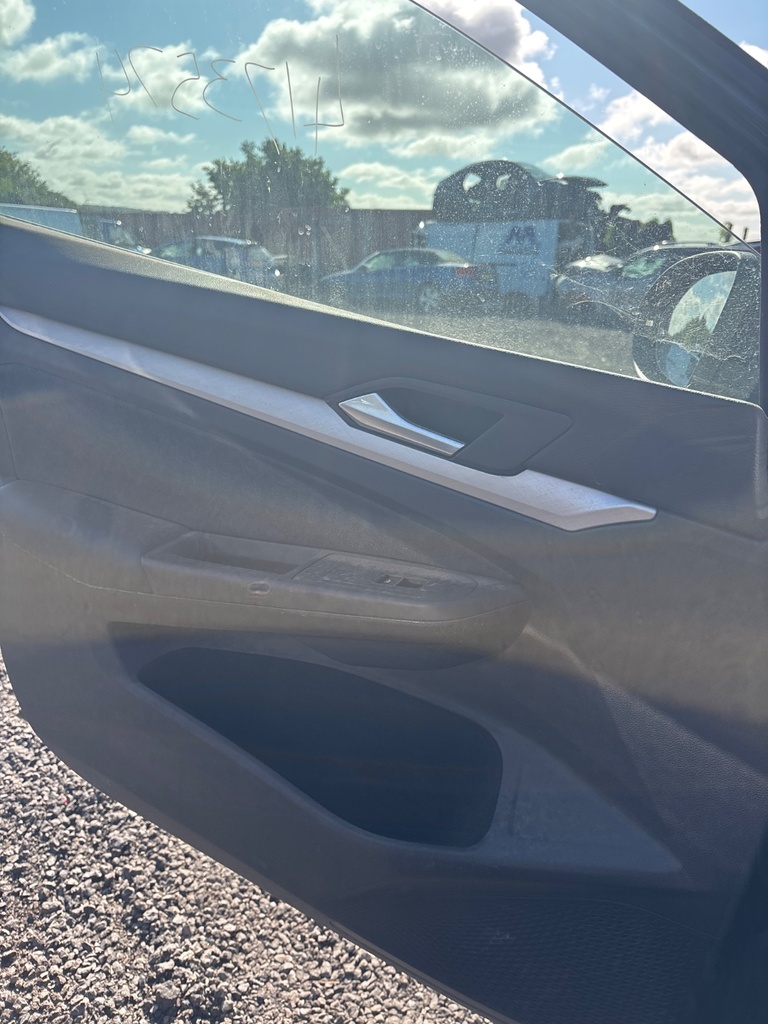 [EPE-111492] Panel interior de puerta delantera izquierdo Vw Golf 2023