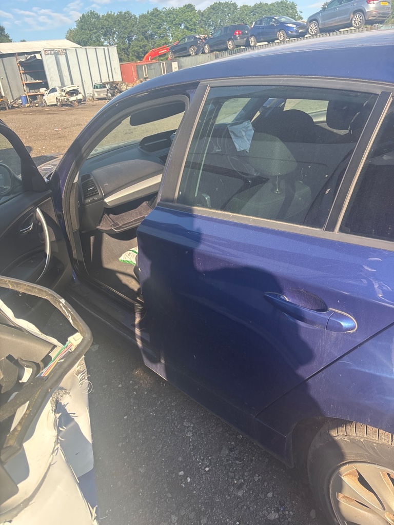 [EPE-112624] Puerta trasera izquierda BMW Serie 1