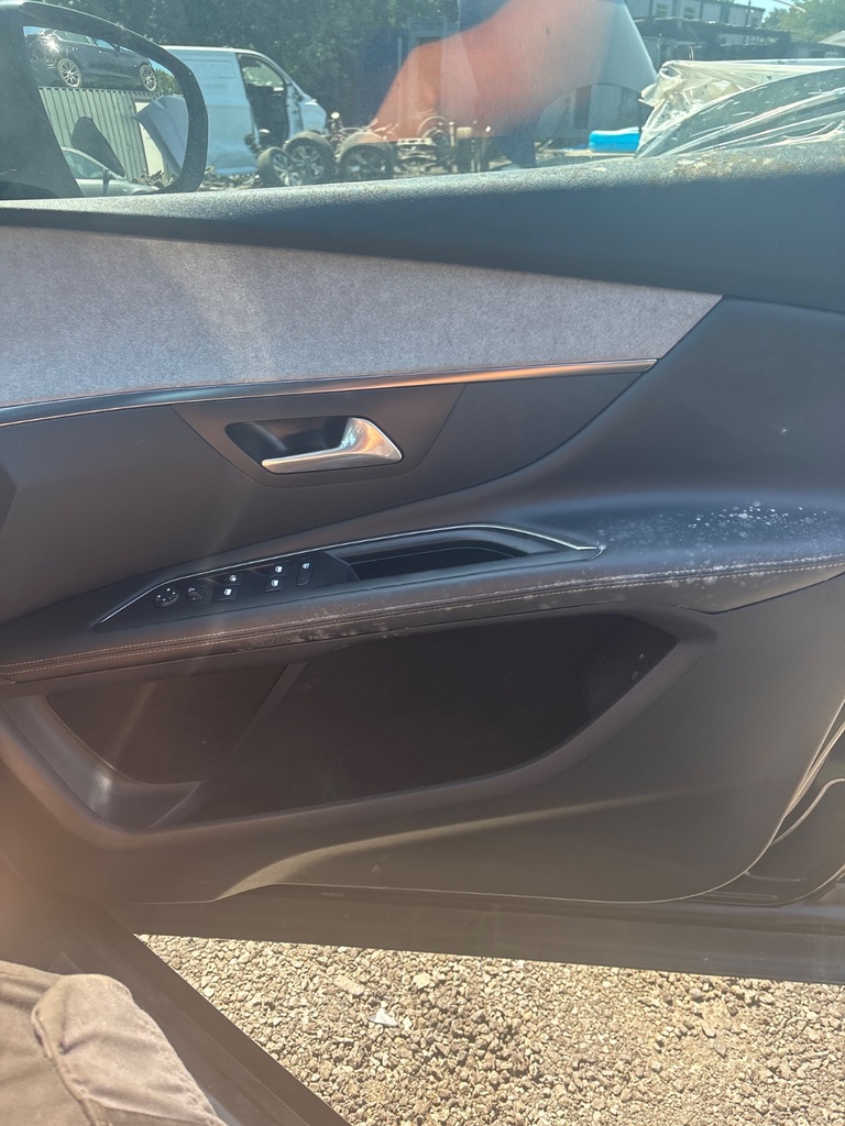 [EPE-113710] Panel interior de puerta delantera derecho Peugeot 3008 II