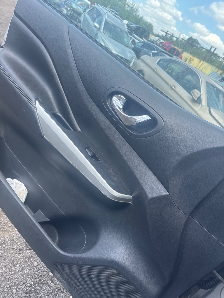 [EPE-115042] Panel interior de puerta delantera izquierda Nissan Navara NP300 (2015-)
