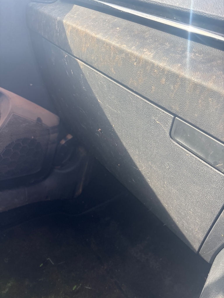[EPE-115507] Montaje de la guantera Skoda Karoq 2018