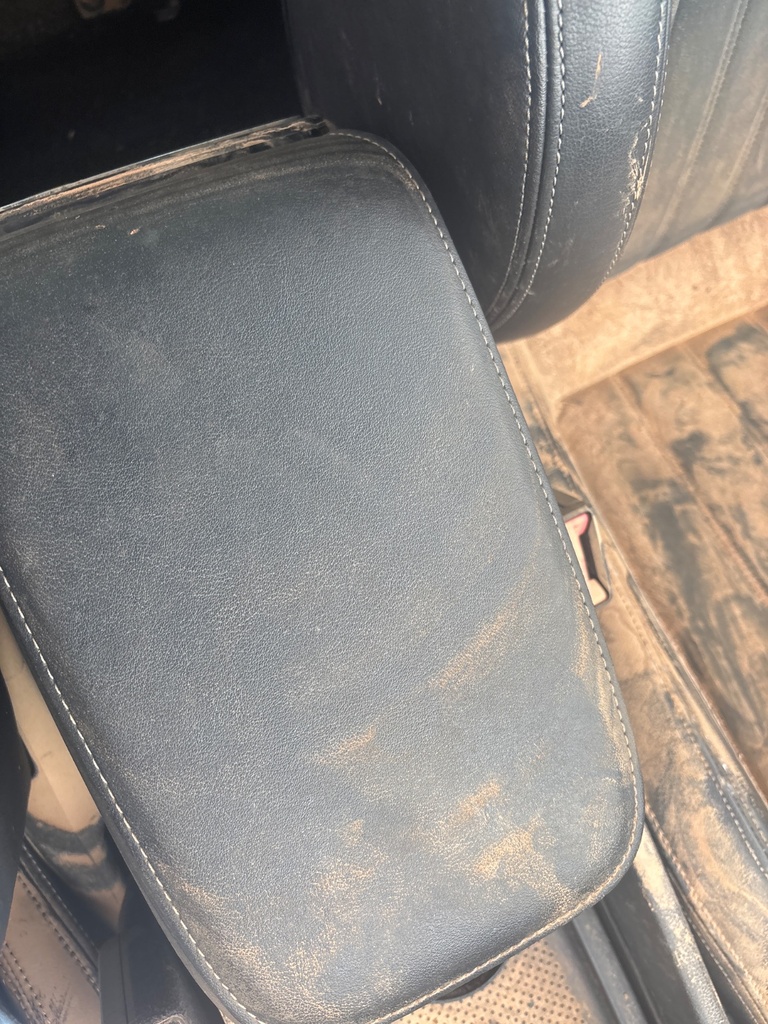 [EPE-115505] Reposabrazos de consola central Skoda Karoq 2018