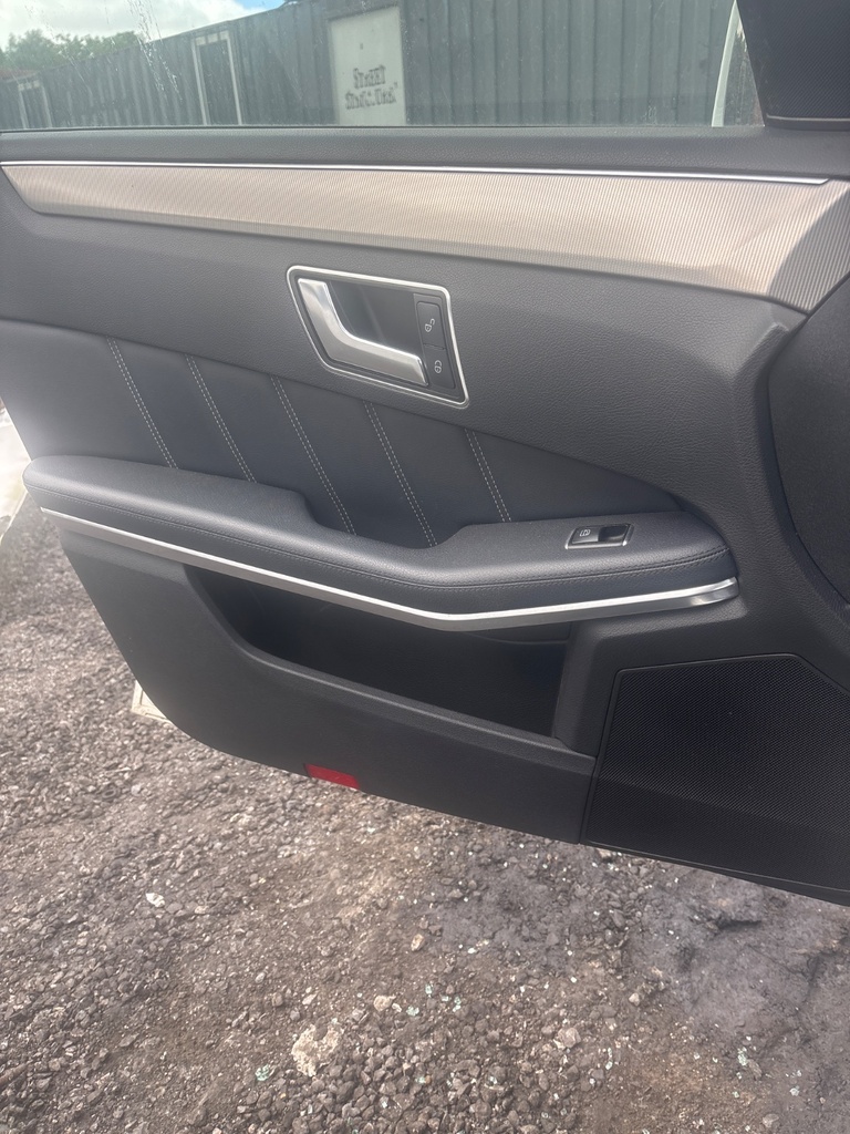 [EPE-116786] Panel interior de puerta delantera izquierda Mercedes-Benz E-Class 2015