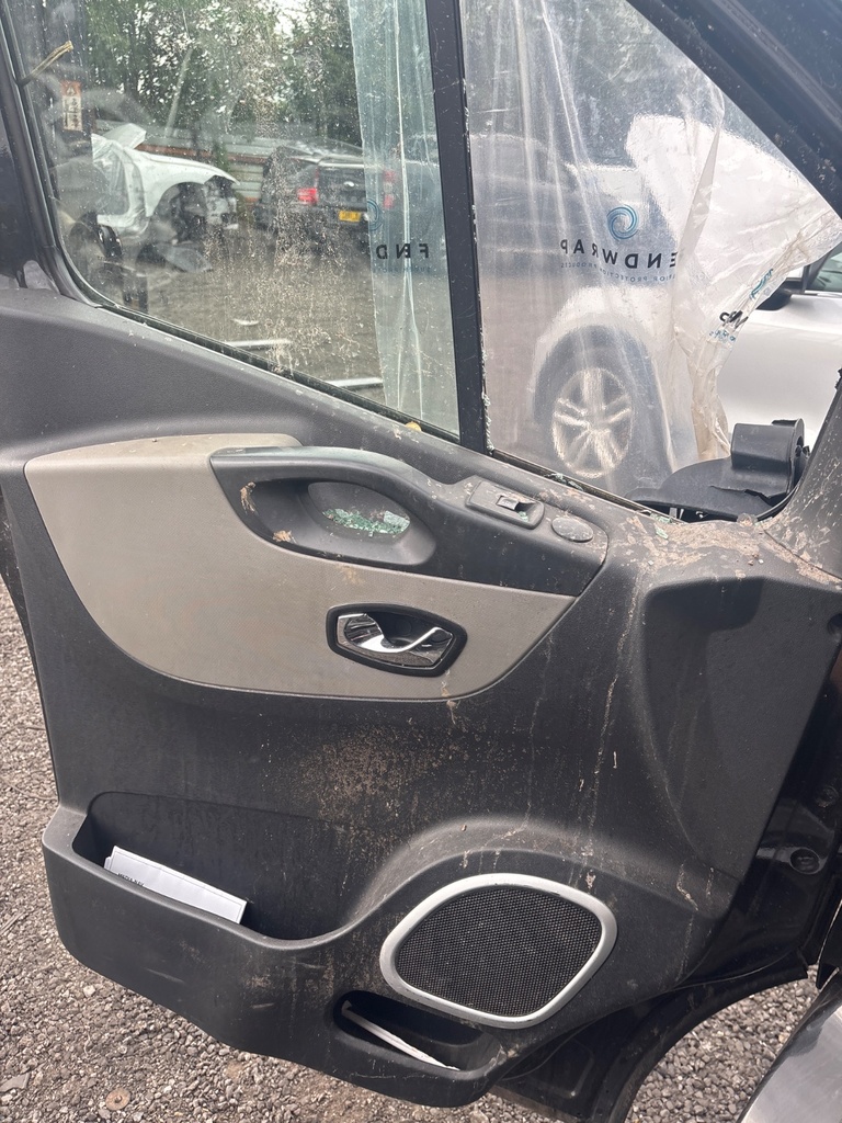 [EPE-116901] Panel interior de puerta delantera izquierda Renault Trafic 2015