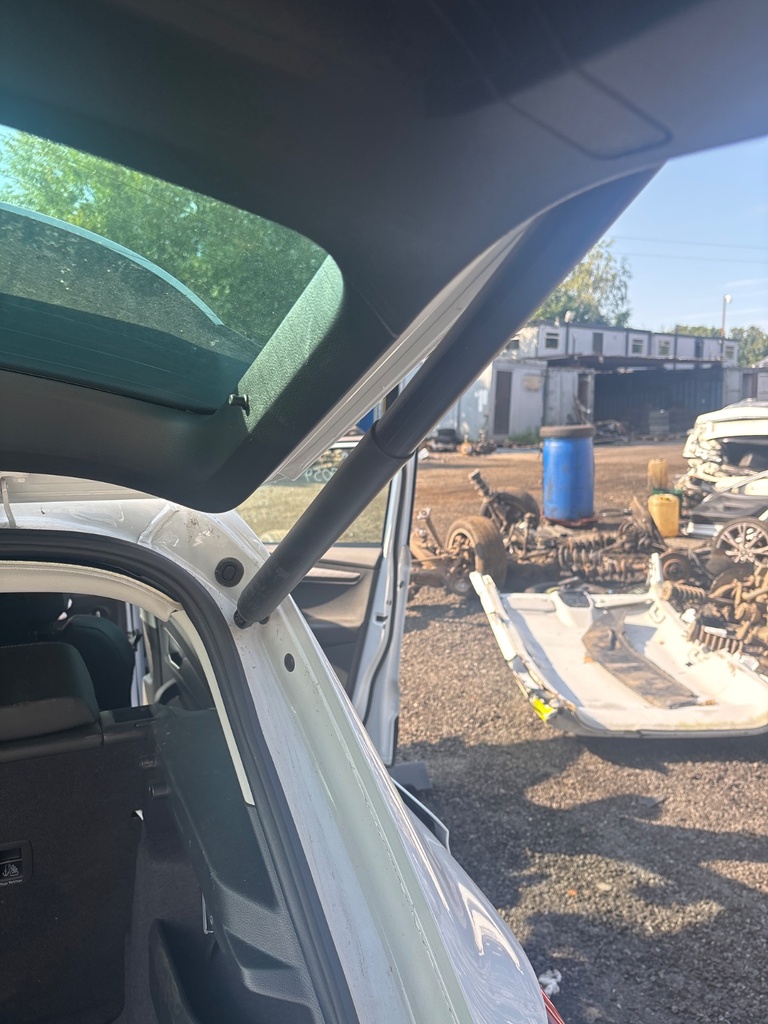 [EPE-117748] Amortiguador portón trasero derecho Skoda Karoq NU7