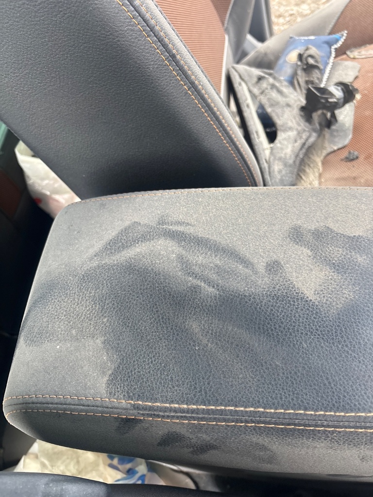 [EPE-117838] Reposabrazos de consola central Ford Ranger 2019