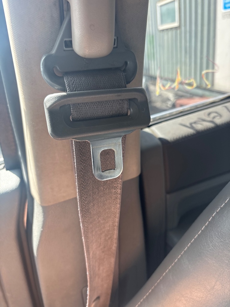 [EPE-119415] Pretensor de cinturón de seguridad delantero derecho Jeep Grand Cherokee